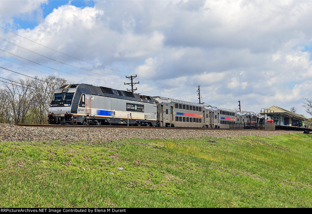 NJT 4511 on train 5516